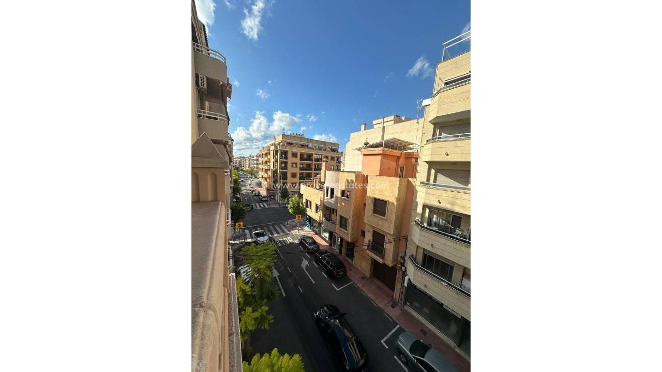 Resale - Apartment - Torrevieja - Torrevieja Center