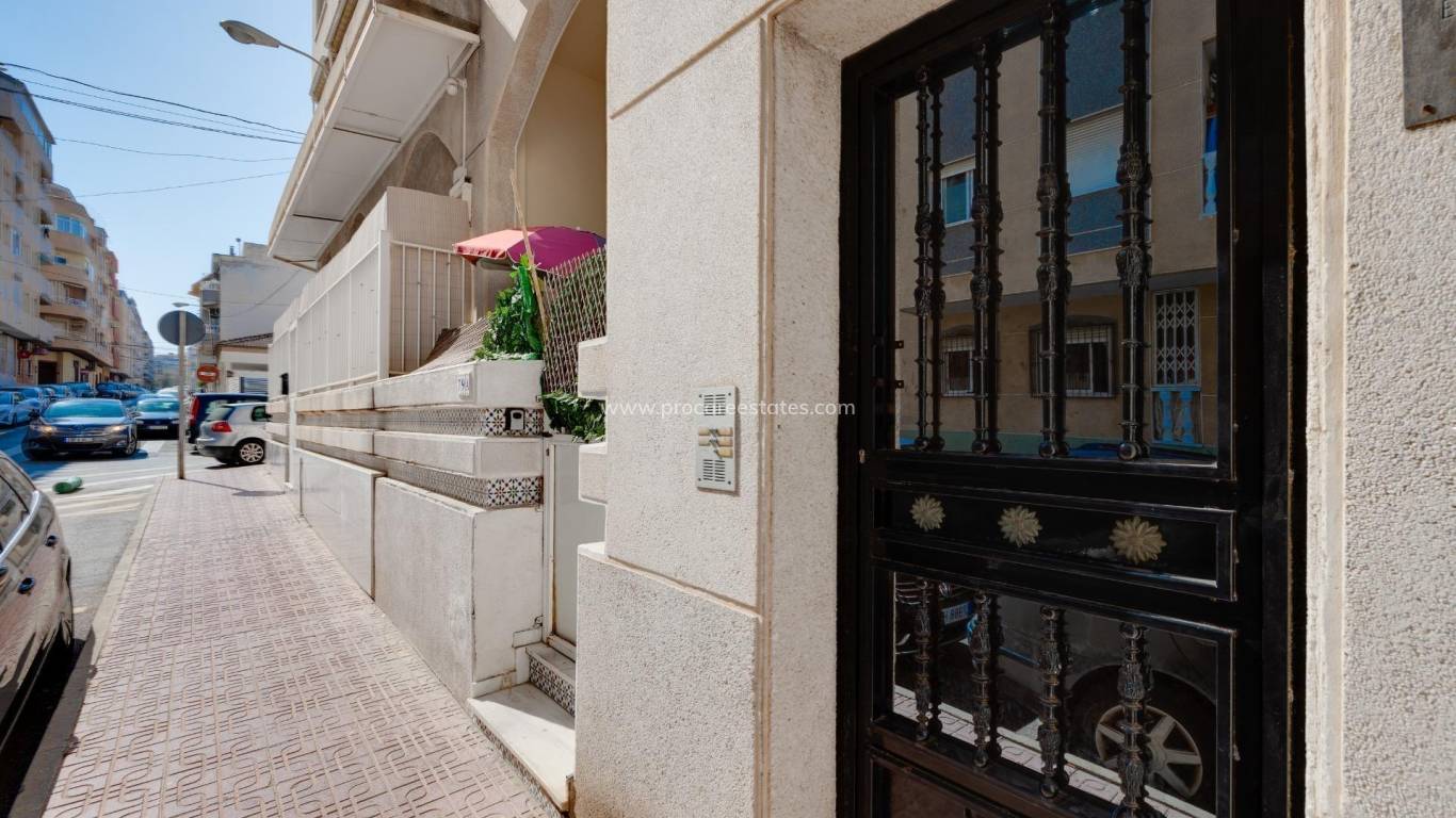 Resale - Apartment - Torrevieja - Torrevieja Center