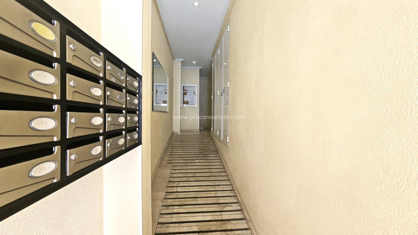 Resale - Apartment - Torrevieja - Torrevieja Center