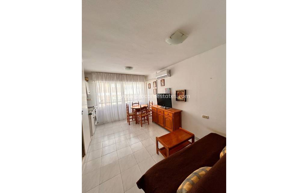 Resale - Apartment - Torrevieja - Torrevieja Center