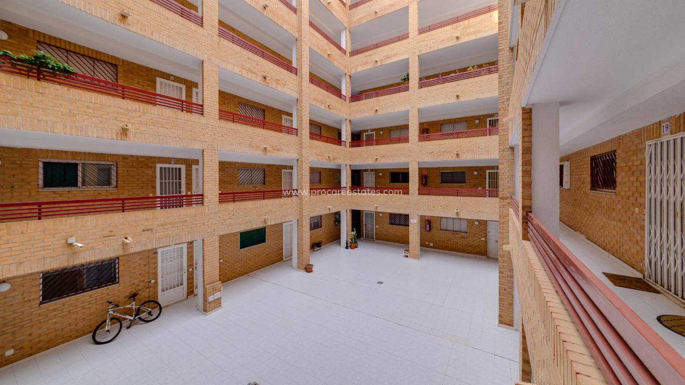 Resale - Apartment - Torrevieja - Torrevieja Center