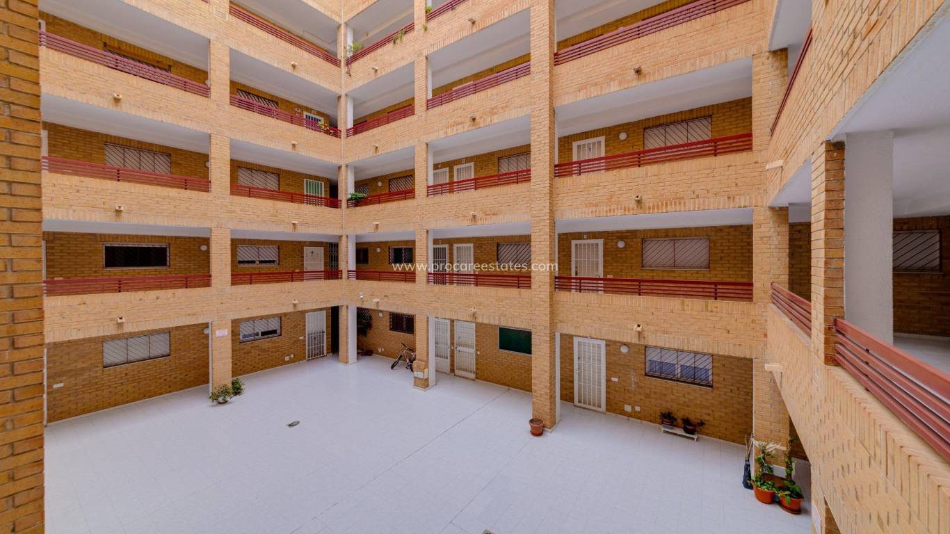 Resale - Apartment - Torrevieja - Torrevieja Center