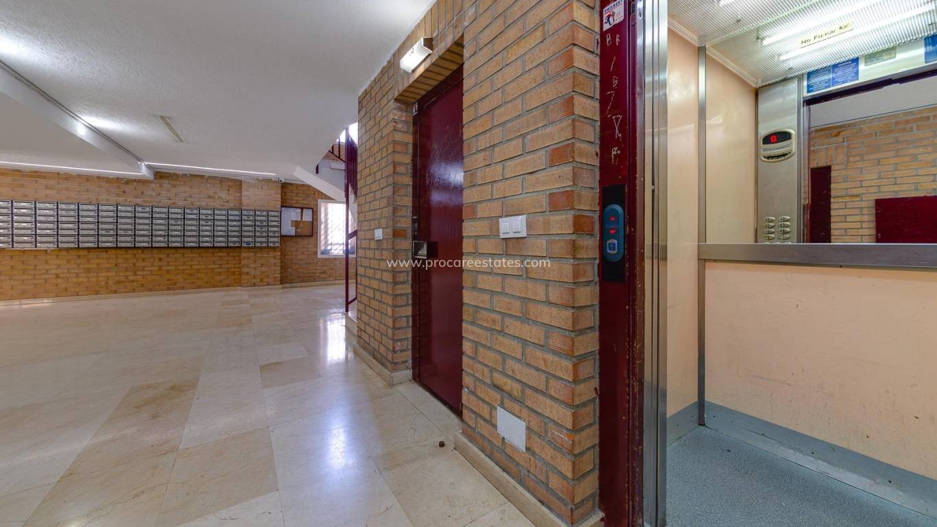 Resale - Apartment - Torrevieja - Torrevieja Center