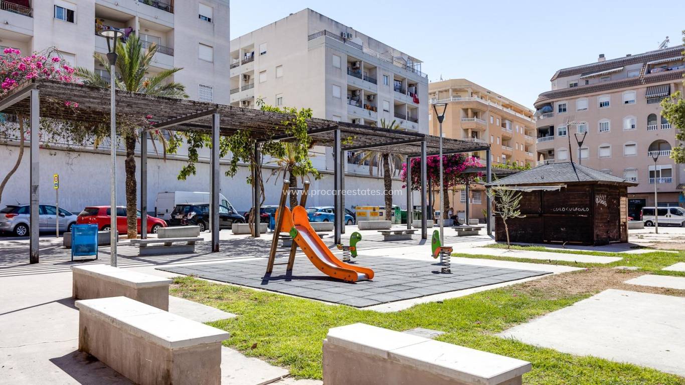 Resale - Apartment - Torrevieja - Torrevieja Center