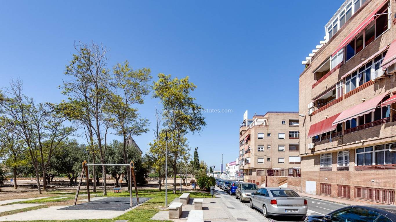 Resale - Apartment - Torrevieja - Torrevieja Center