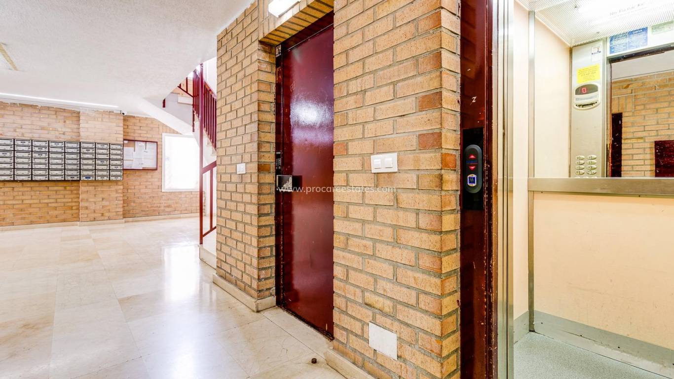 Resale - Apartment - Torrevieja - Torrevieja Center