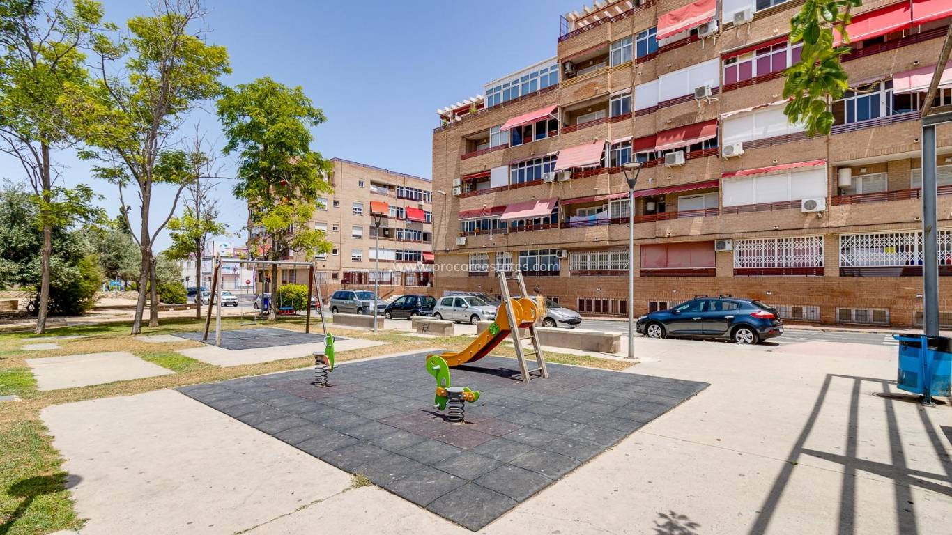 Resale - Apartment - Torrevieja - Torrevieja Center