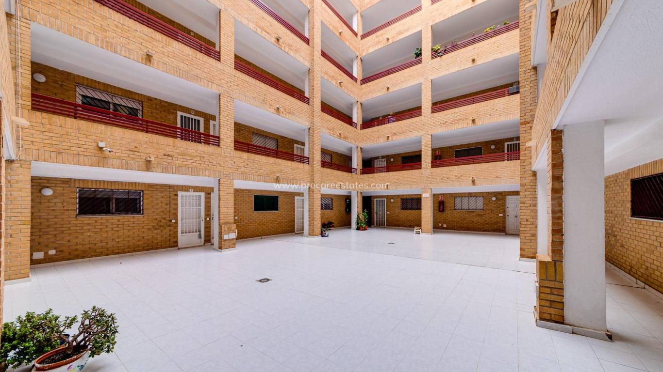 Resale - Apartment - Torrevieja - Torrevieja Center