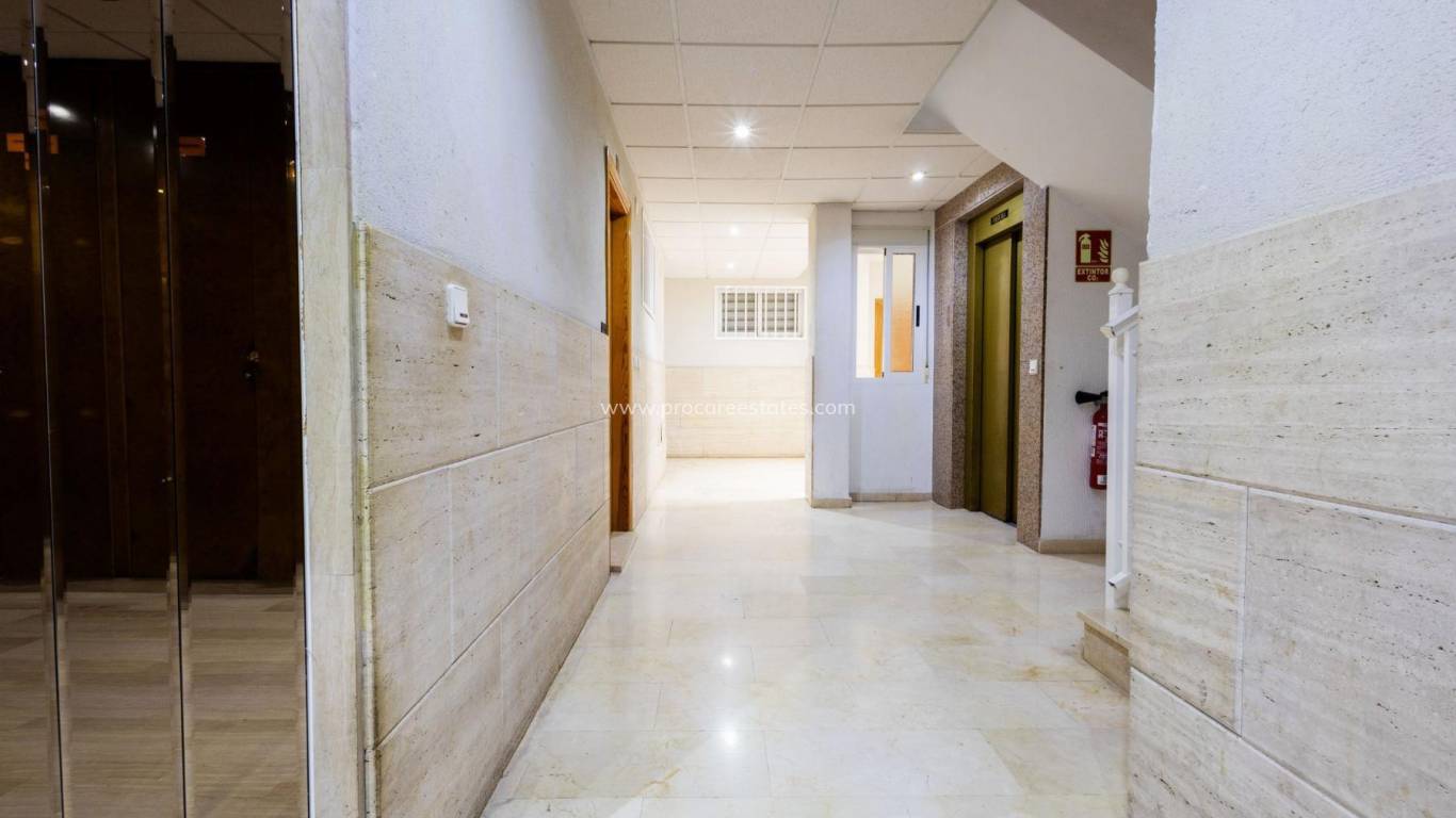 Resale - Apartment - Torrevieja - Torrevieja Center