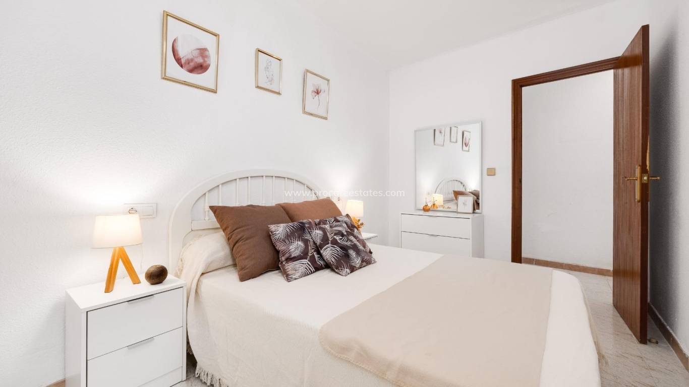 Resale - Apartment - Torrevieja - Torrevieja Center