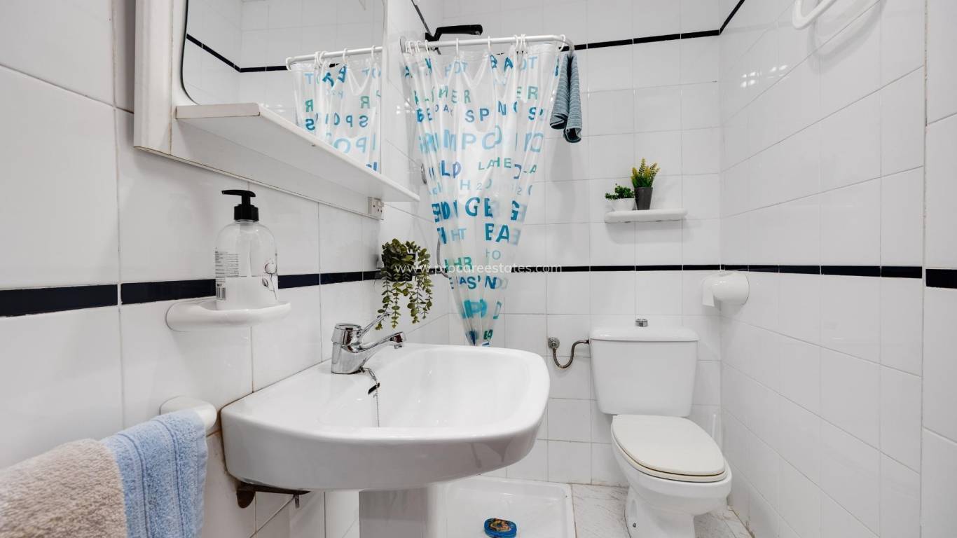 Resale - Apartment - Torrevieja - Torrevieja Center