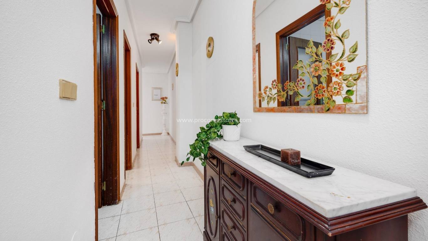 Resale - Apartment - Torrevieja - Torrevieja Center