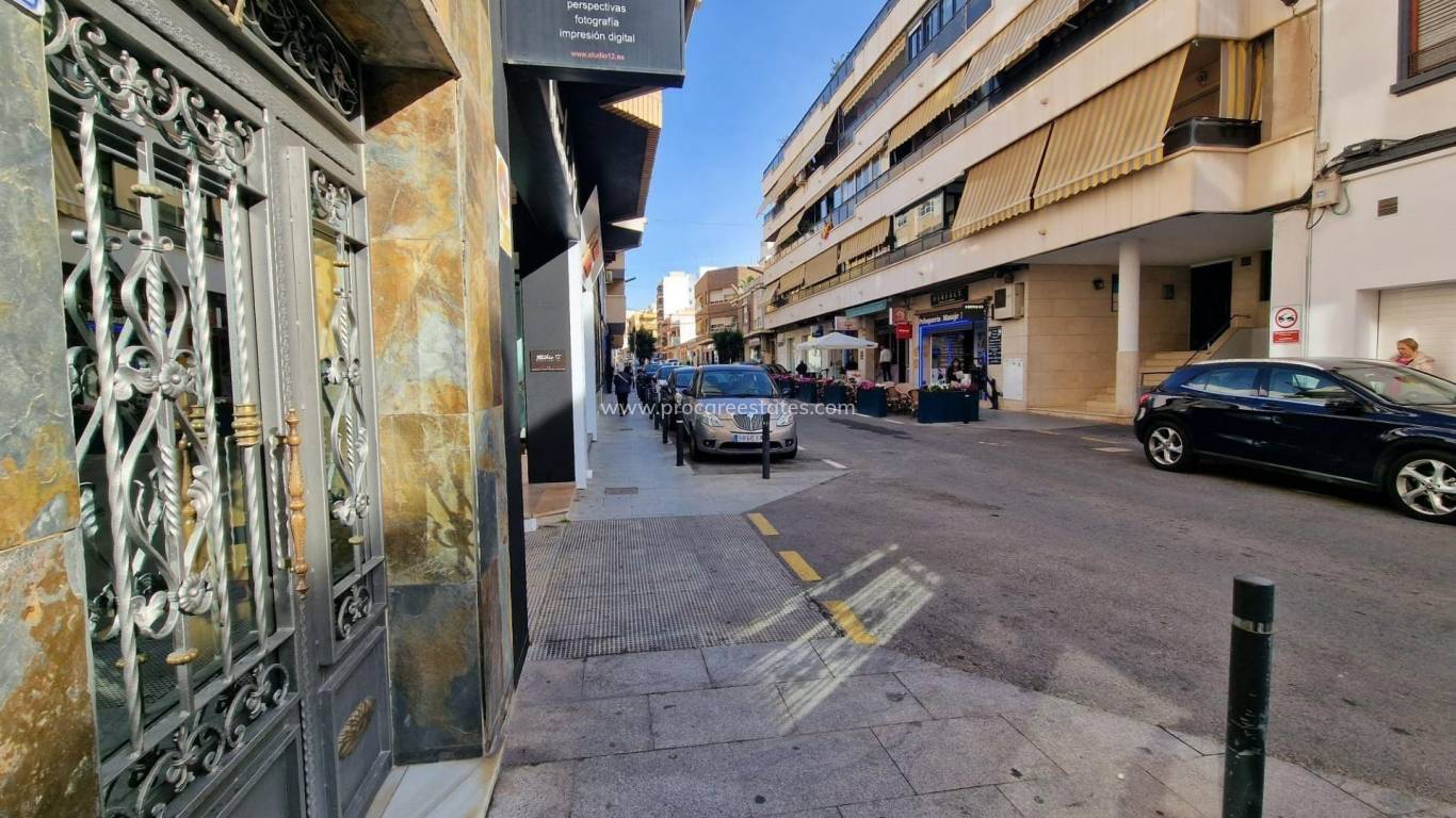 Resale - Apartment - Torrevieja - Torrevieja Center