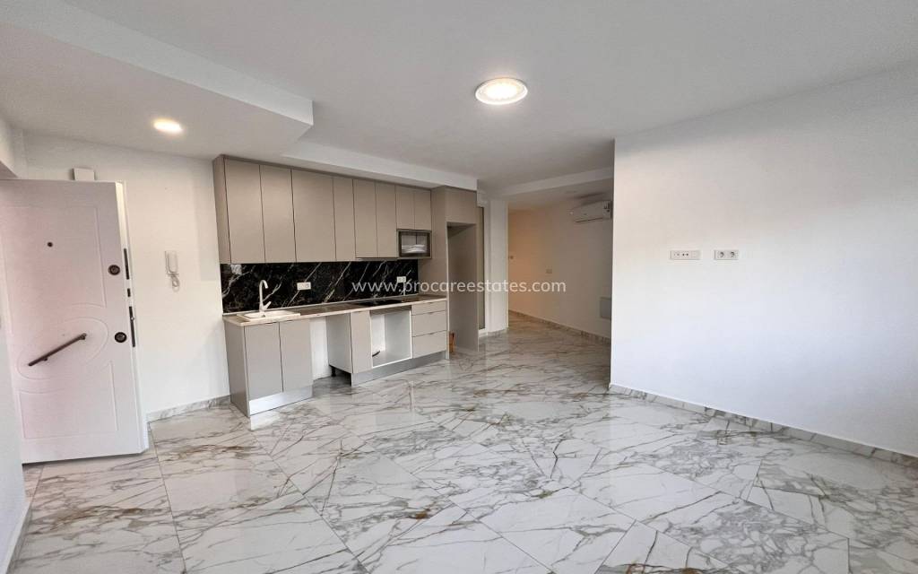 Resale - Apartment - Torrevieja - Torrevieja Center