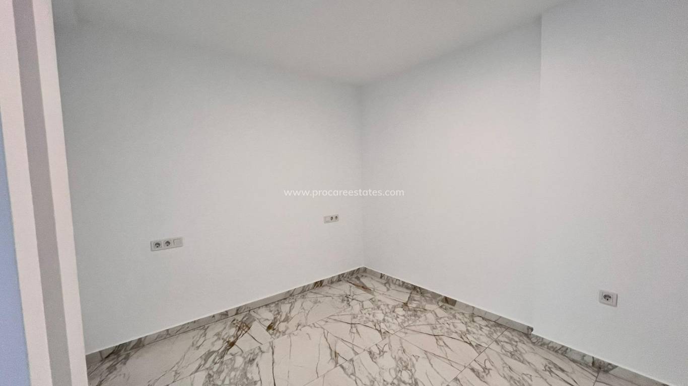 Resale - Apartment - Torrevieja - Torrevieja Center