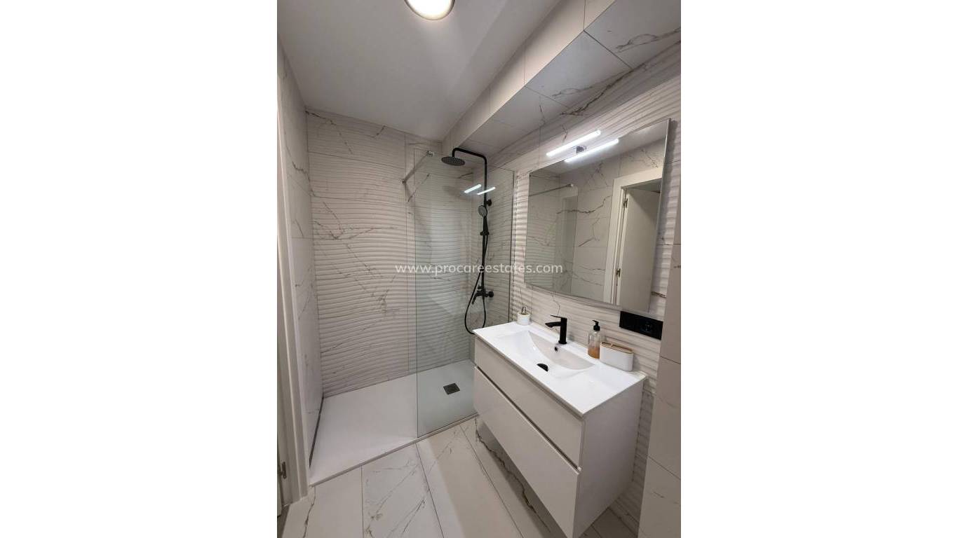 Resale - Apartment - Torrevieja - Torrevieja Center