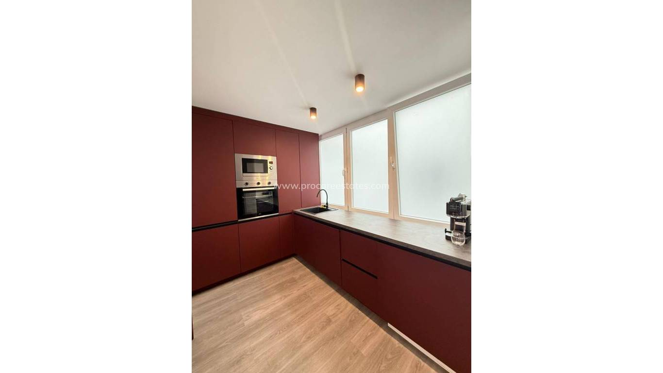 Resale - Apartment - Torrevieja - Torrevieja Center