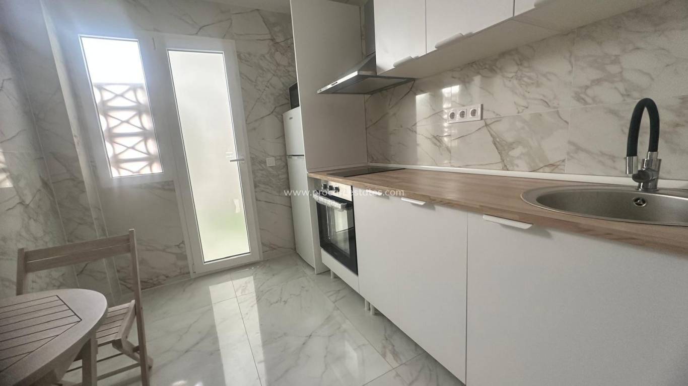 Resale - Apartment - Torrevieja - Torrevieja Center