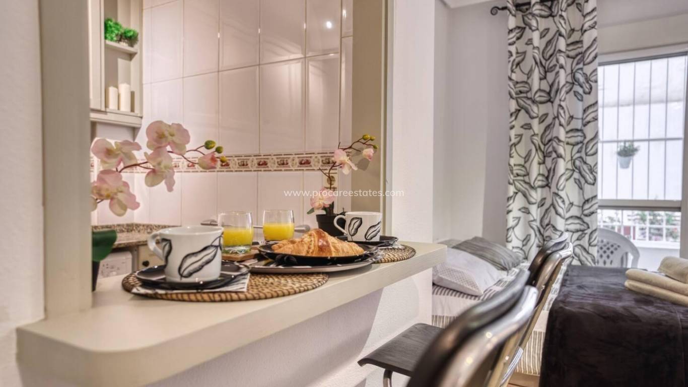 Resale - Apartment - Torrevieja - Torrevieja Center