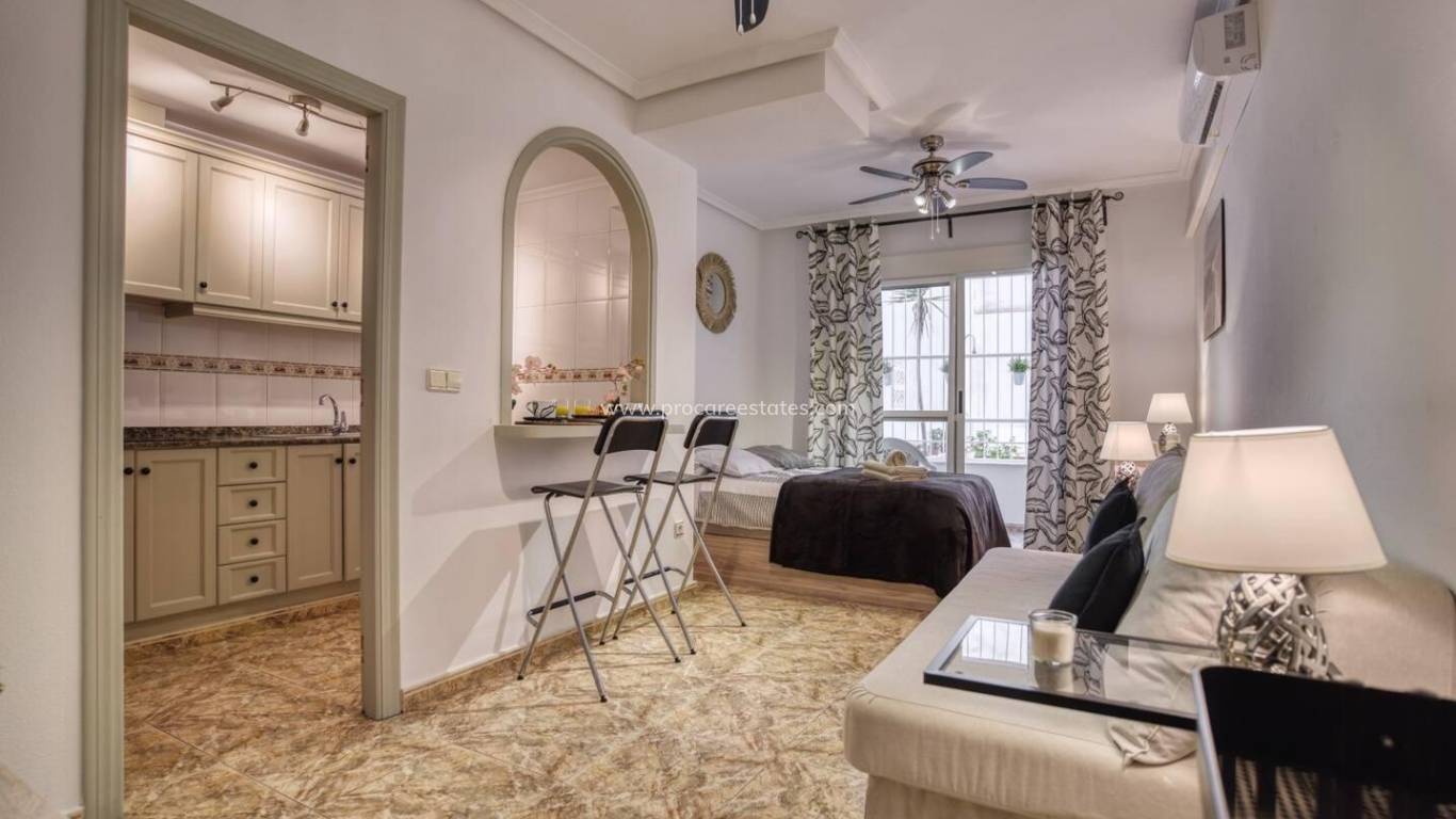 Resale - Apartment - Torrevieja - Torrevieja Center