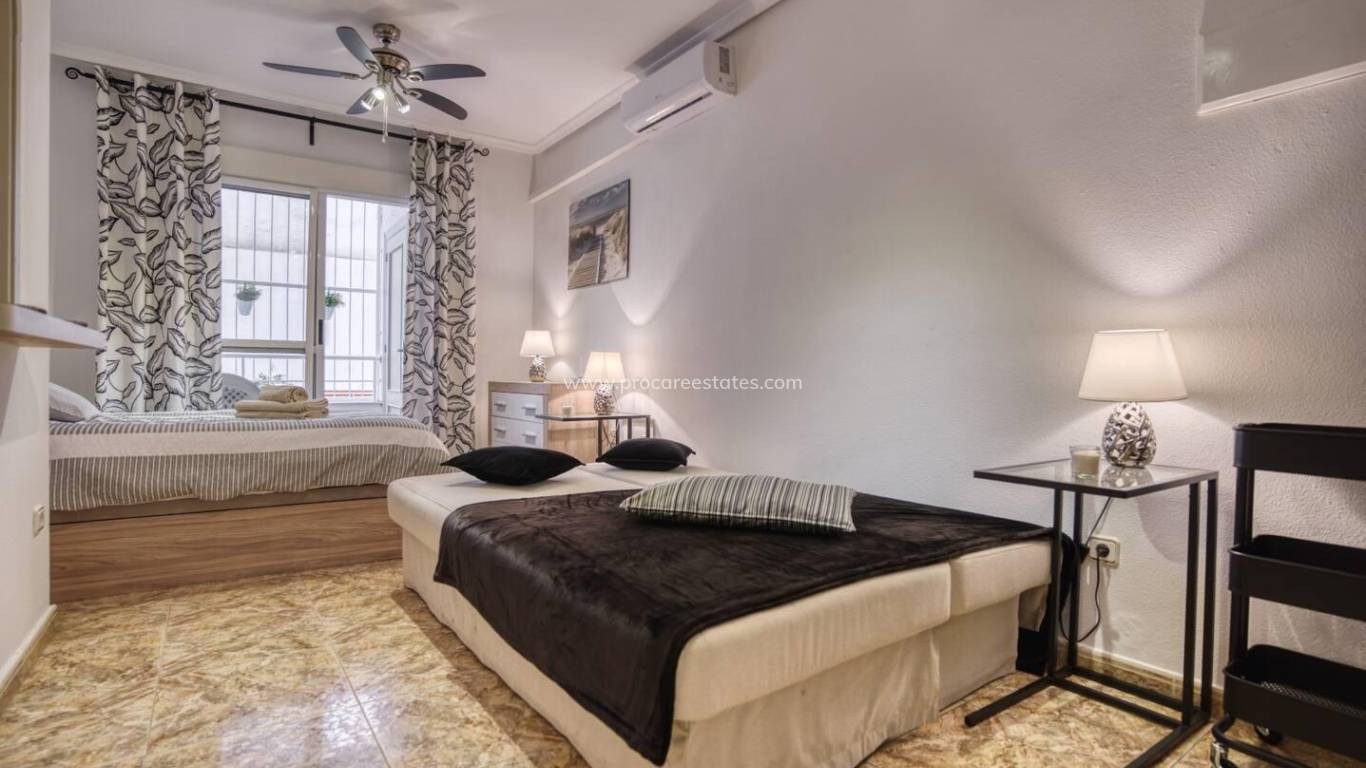 Resale - Apartment - Torrevieja - Torrevieja Center