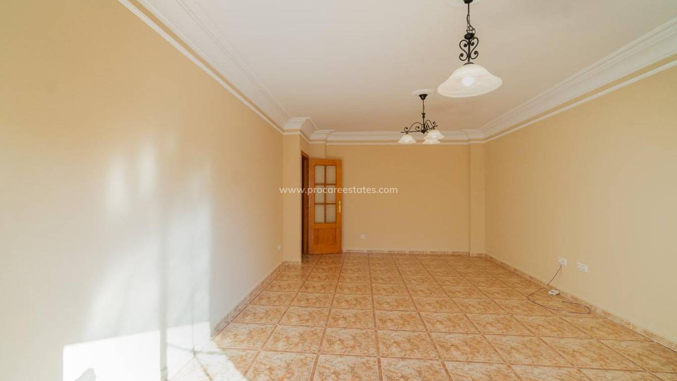 Resale - Apartment - Torrevieja - Torrevieja Center