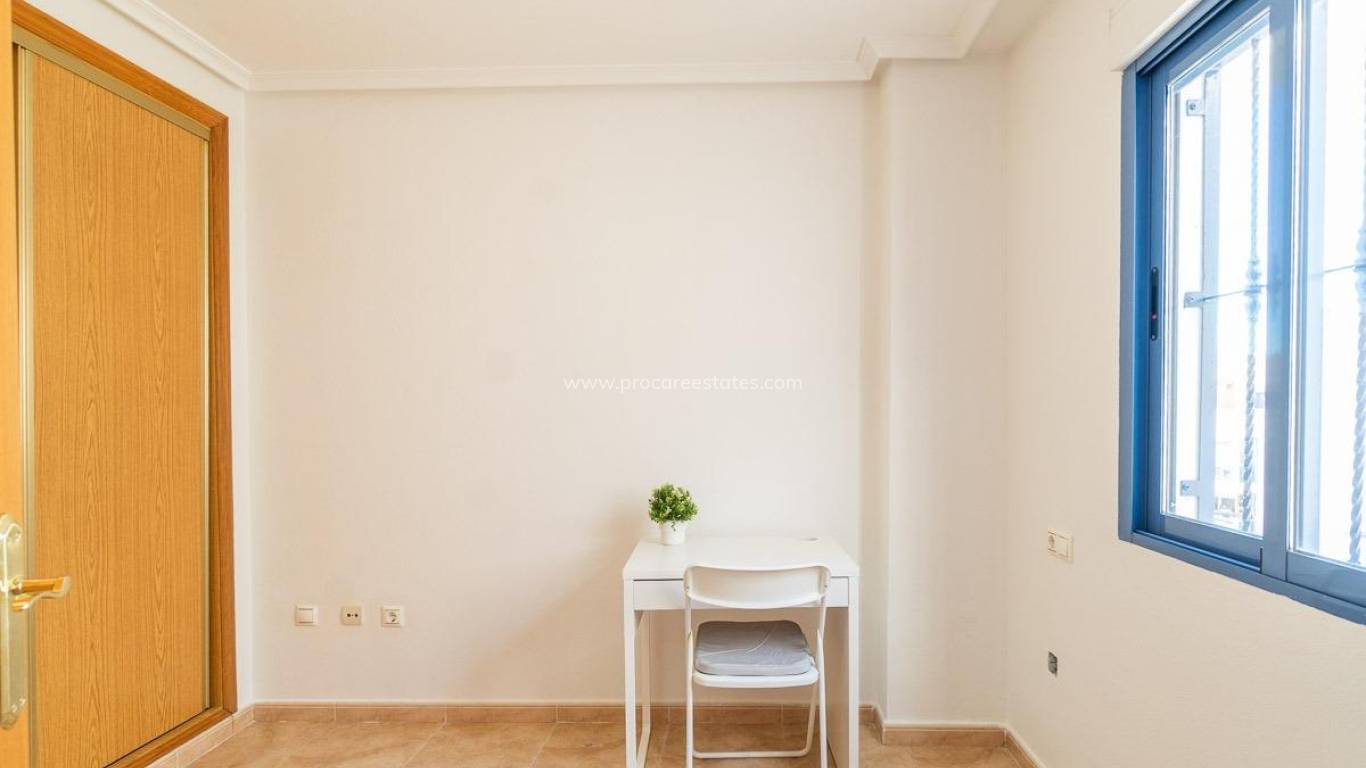 Resale - Apartment - Torrevieja - Torrevieja Center