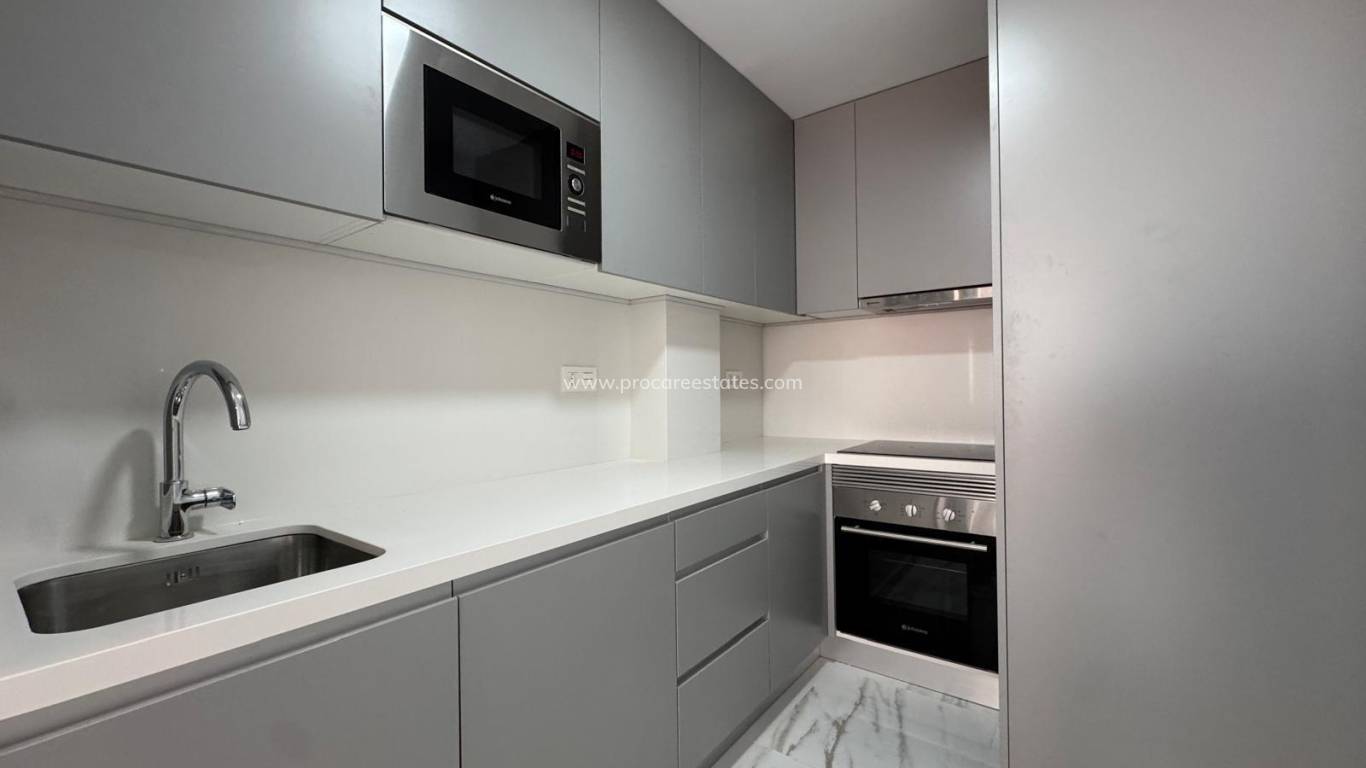 Resale - Apartment - Torrevieja - Torrevieja Center