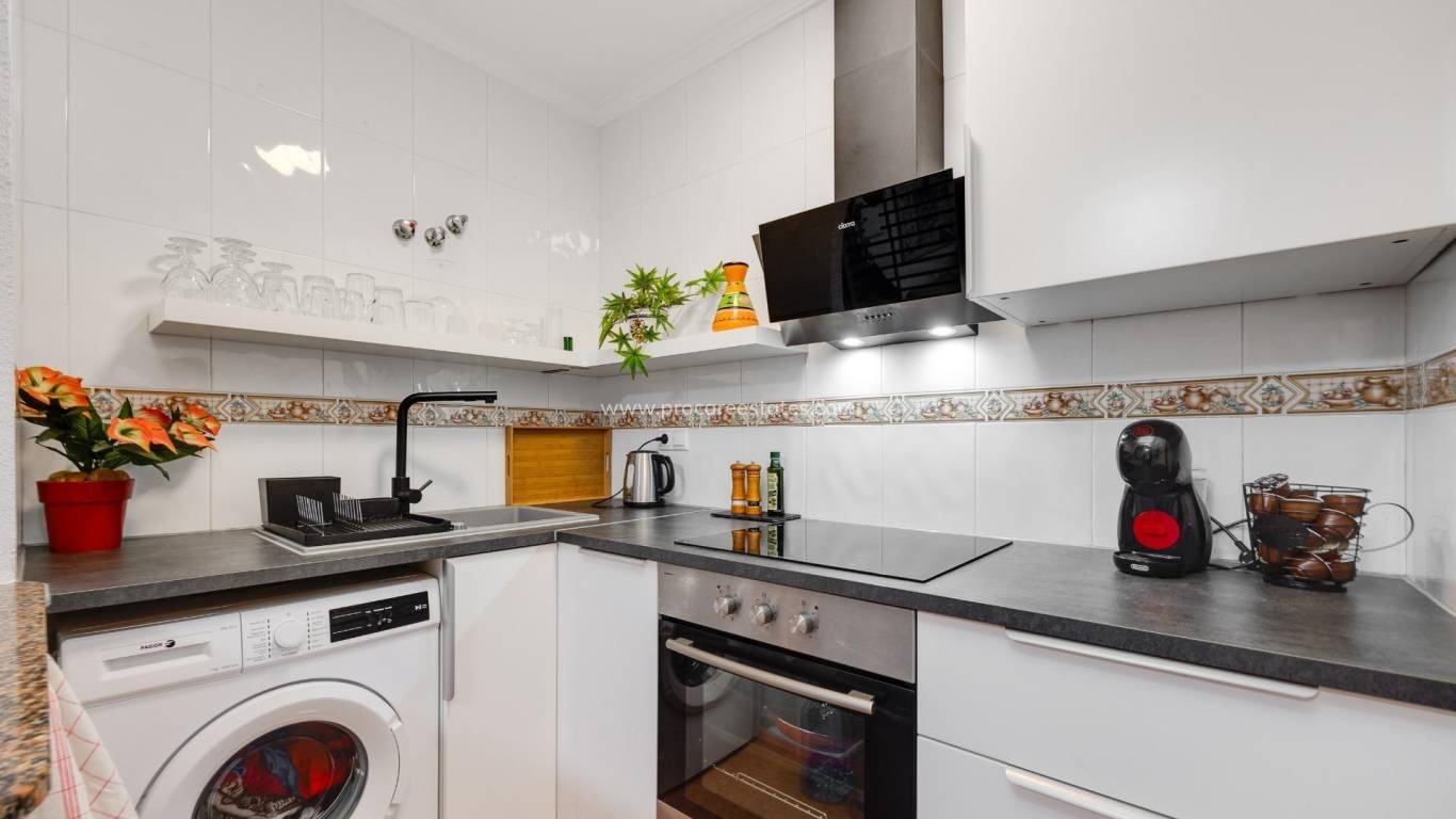 Resale - Apartment - Torrevieja - Torrevieja Center