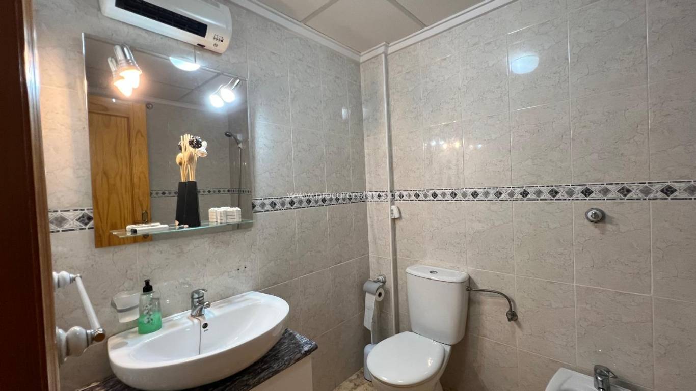 Resale - Apartment - Torrevieja - Torrevieja Center