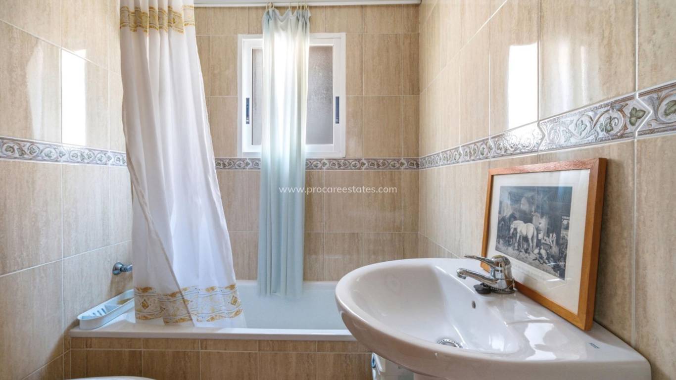 Resale - Apartment - Torrevieja - Torrevieja Center