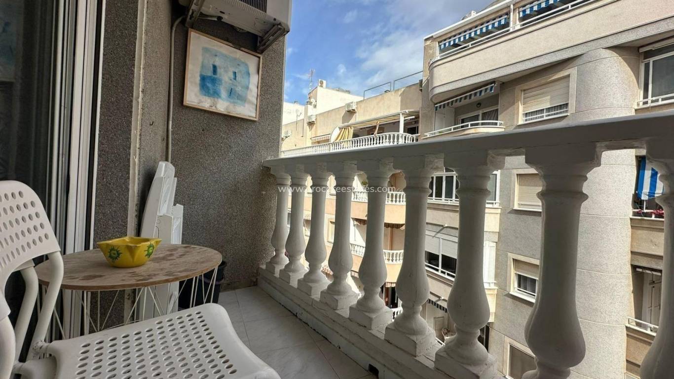 Resale - Apartment - Torrevieja - Torrevieja Center