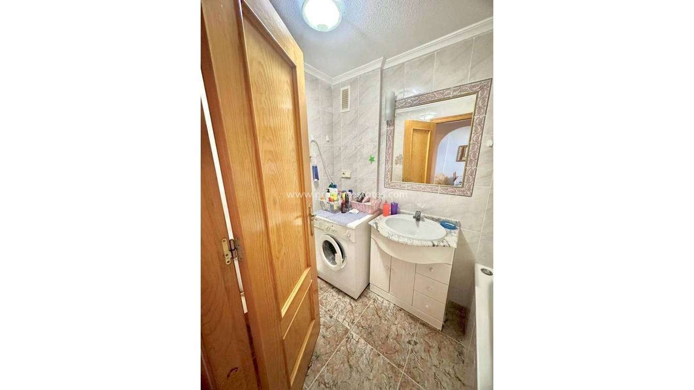 Resale - Apartment - Torrevieja - Torrevieja Center