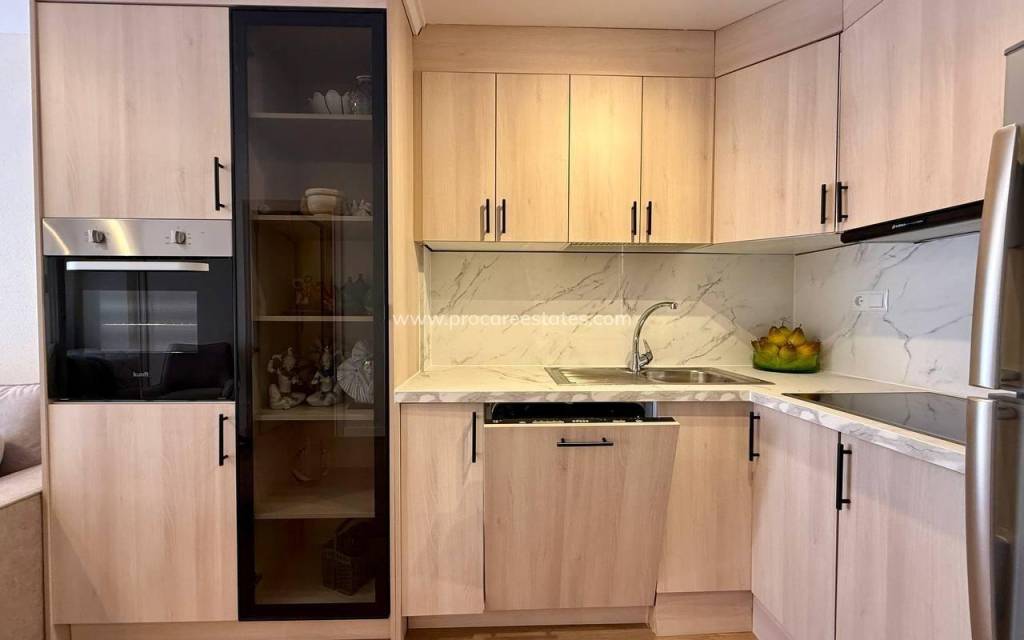 Resale - Apartment - Torrevieja - Torrevieja Center