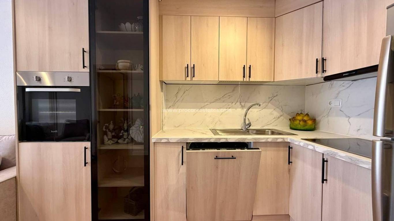 Resale - Apartment - Torrevieja - Torrevieja Center