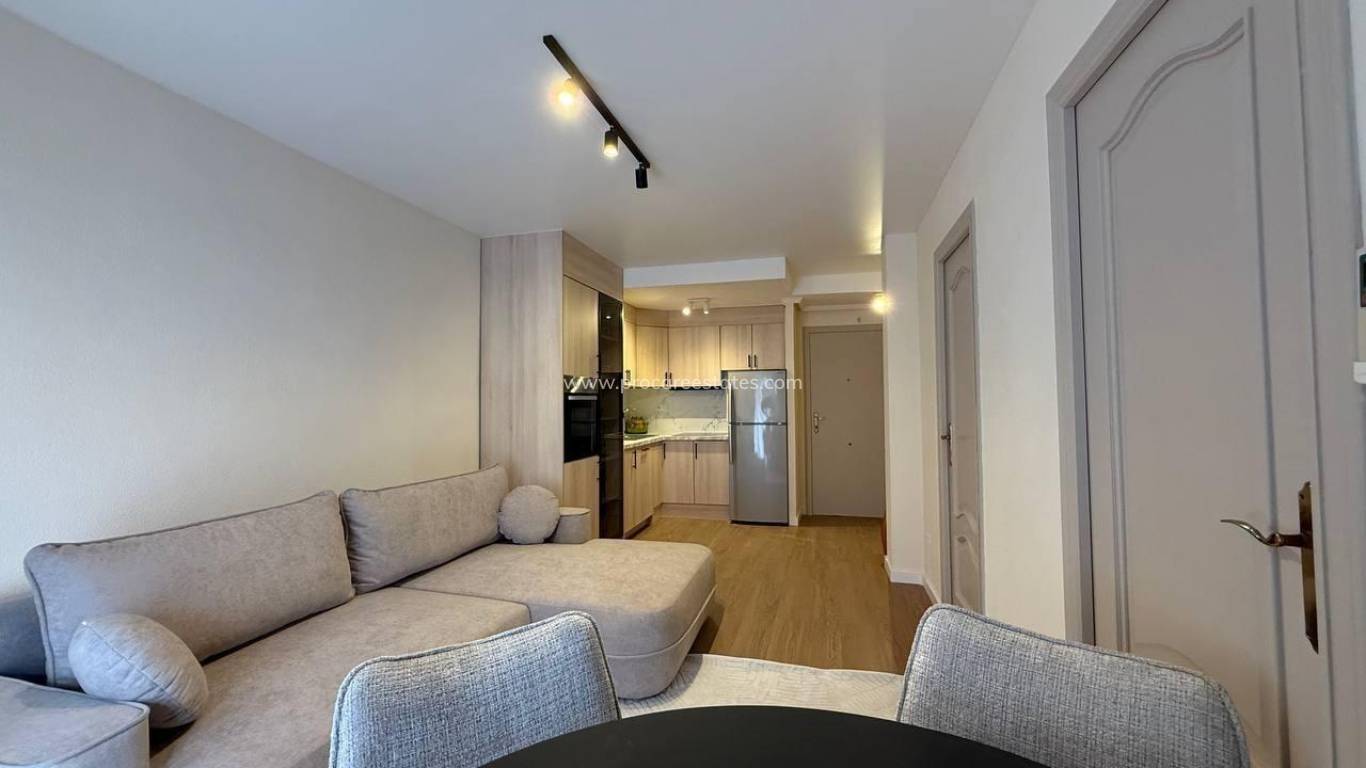 Resale - Apartment - Torrevieja - Torrevieja Center