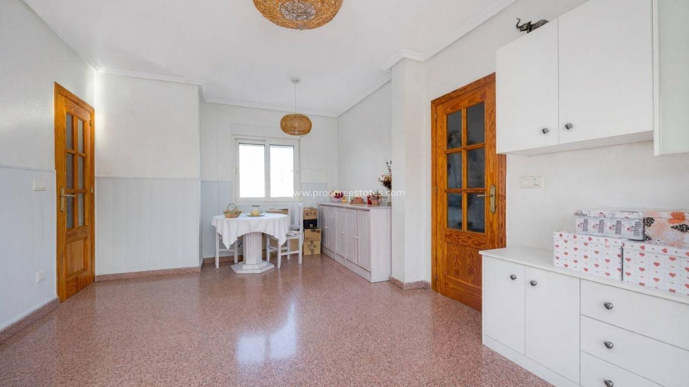 Resale - Apartment - Torrevieja - Torrevieja Center