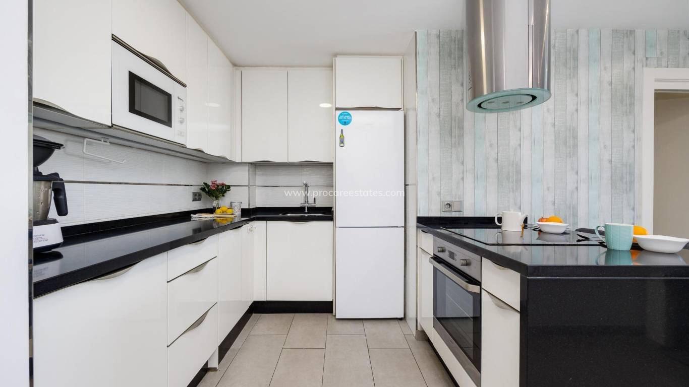 Resale - Apartment - Torrevieja - Torrevieja Center