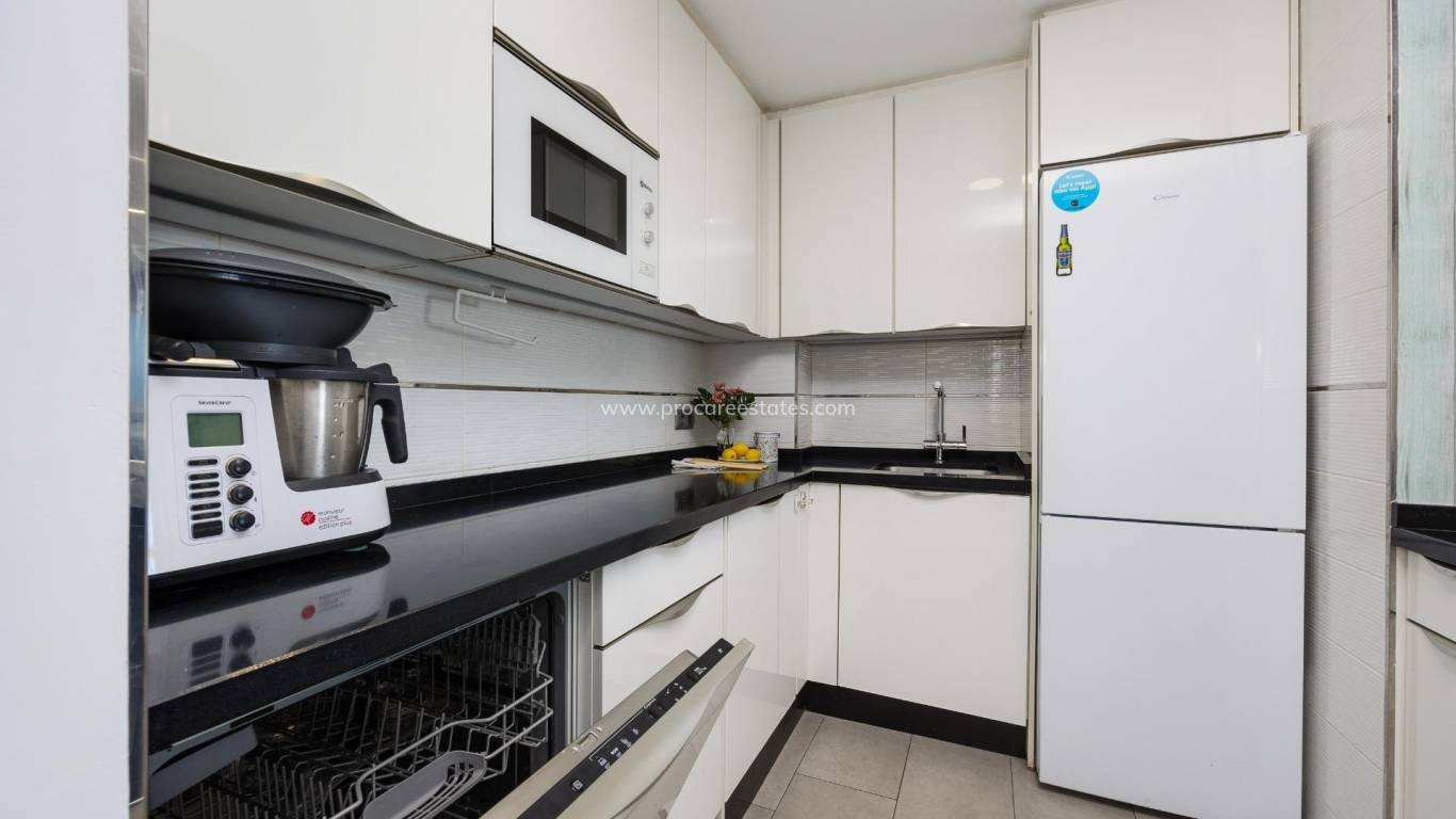 Resale - Apartment - Torrevieja - Torrevieja Center