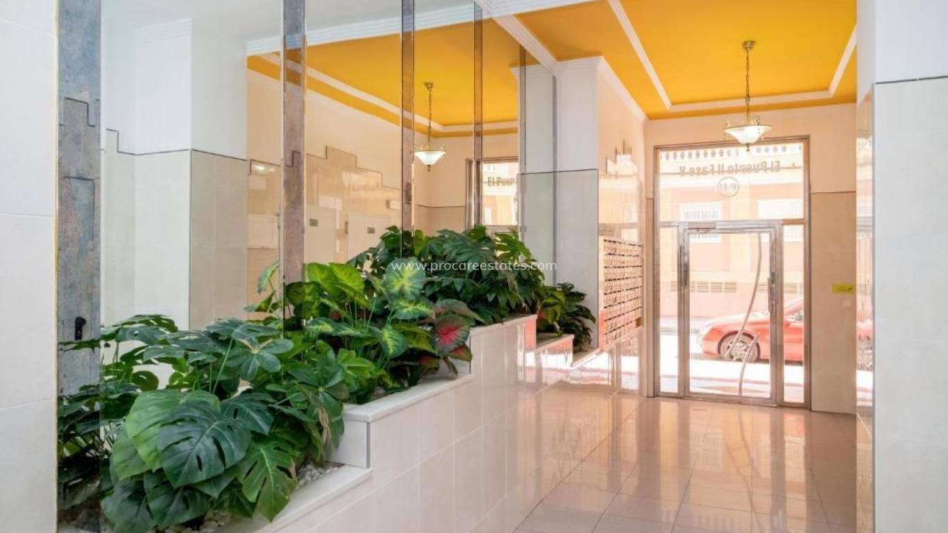 Resale - Apartment - Torrevieja - Torrevieja Center