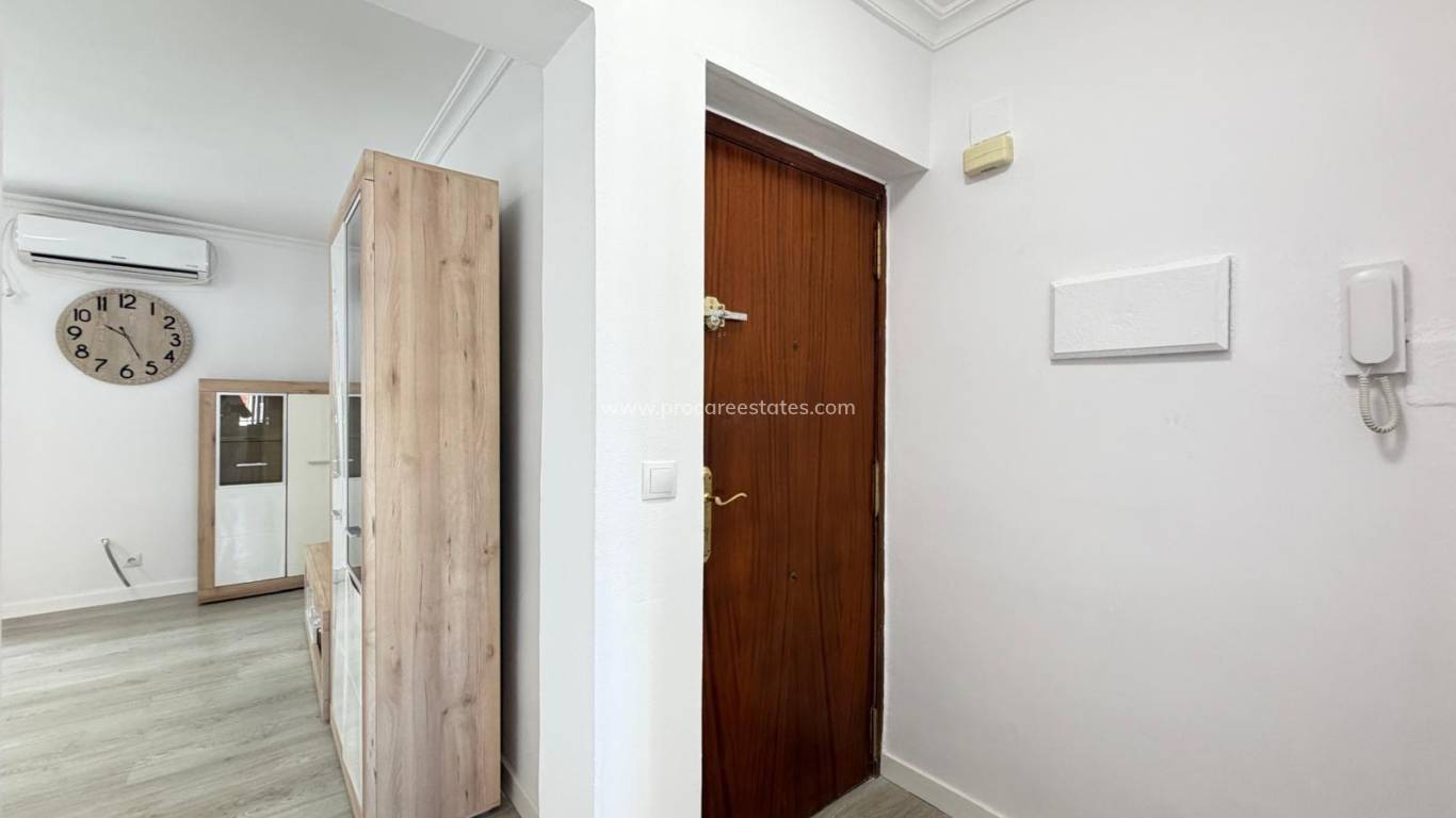 Resale - Apartment - Torrevieja - Torrevieja Center