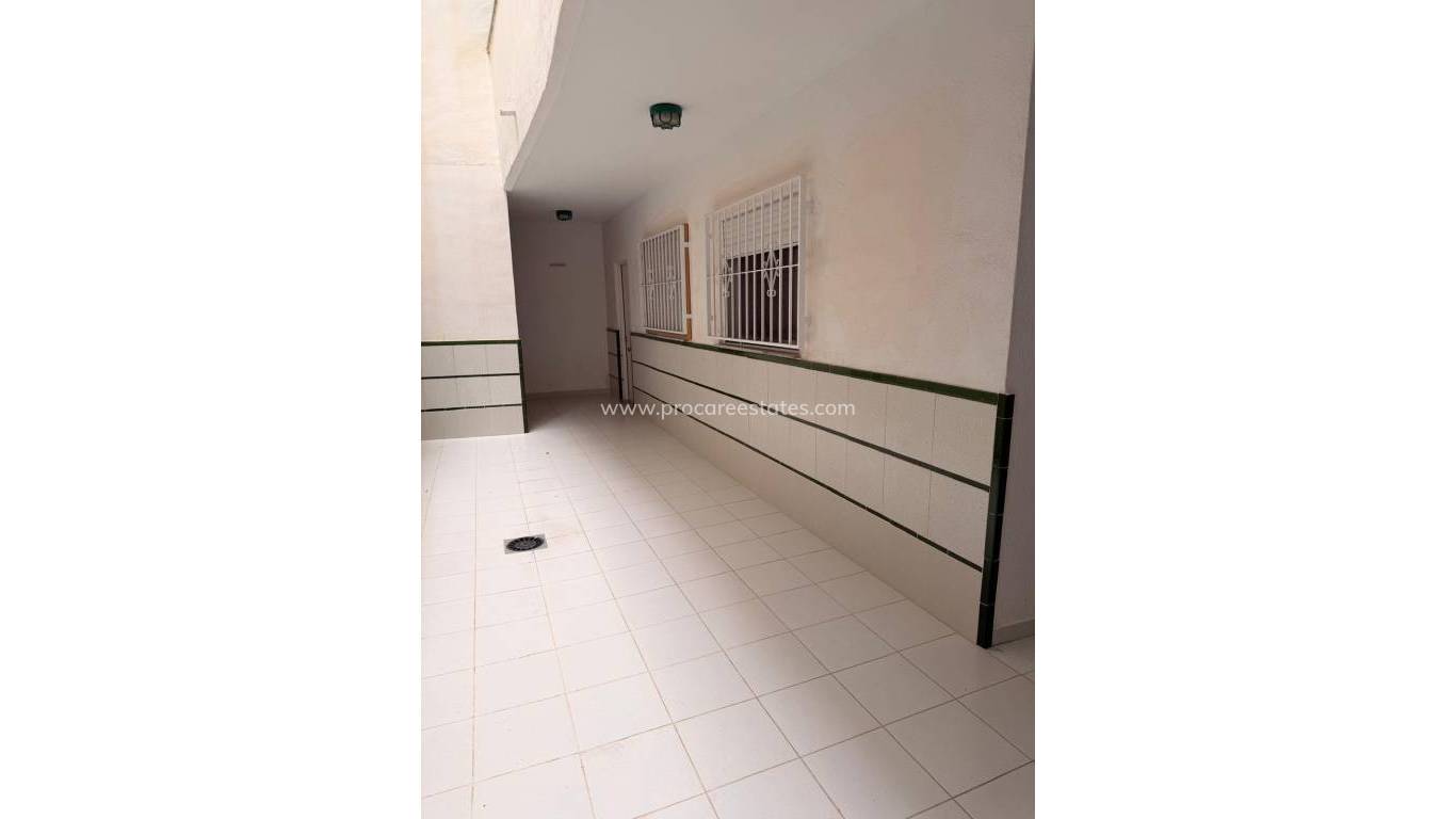 Resale - Apartment - Torrevieja - Torrevieja Center