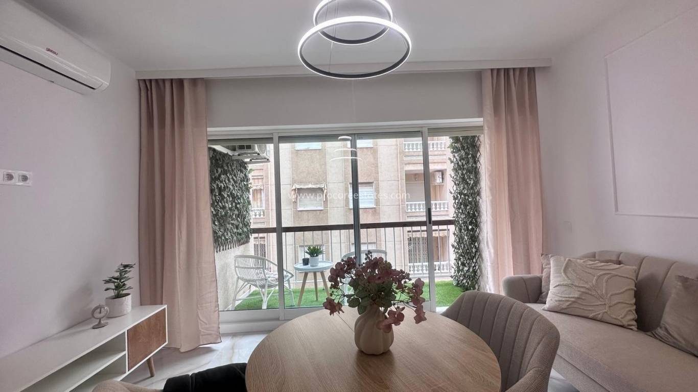 Resale - Apartment - Torrevieja - Torrevieja Center