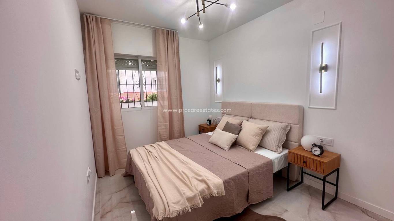 Resale - Apartment - Torrevieja - Torrevieja Center