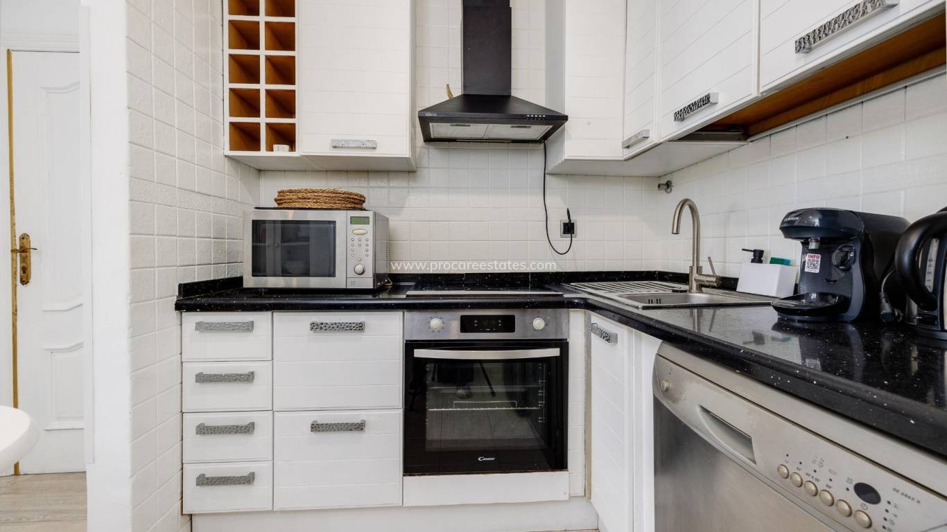 Resale - Apartment - Torrevieja - Torrevieja Center