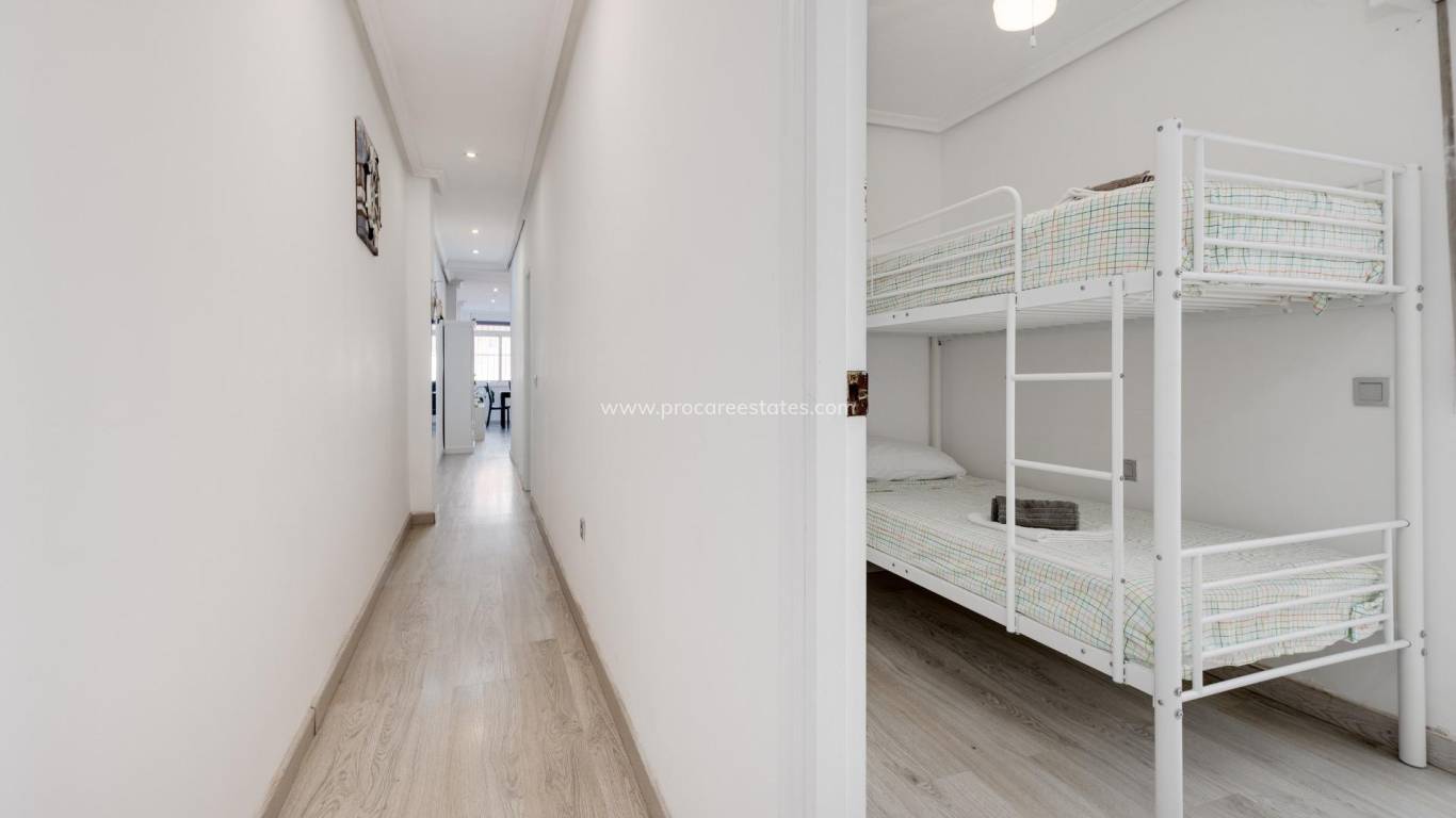 Resale - Apartment - Torrevieja - Torrevieja Center