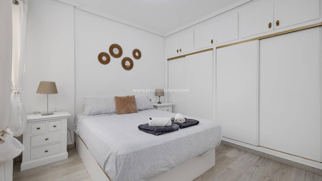 Resale - Apartment - Torrevieja - Torrevieja Center