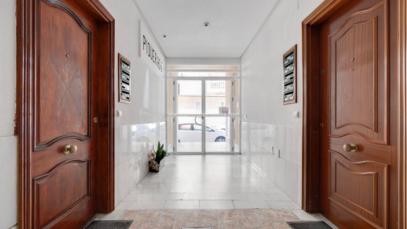 Resale - Apartment - Torrevieja - Torrevieja Center