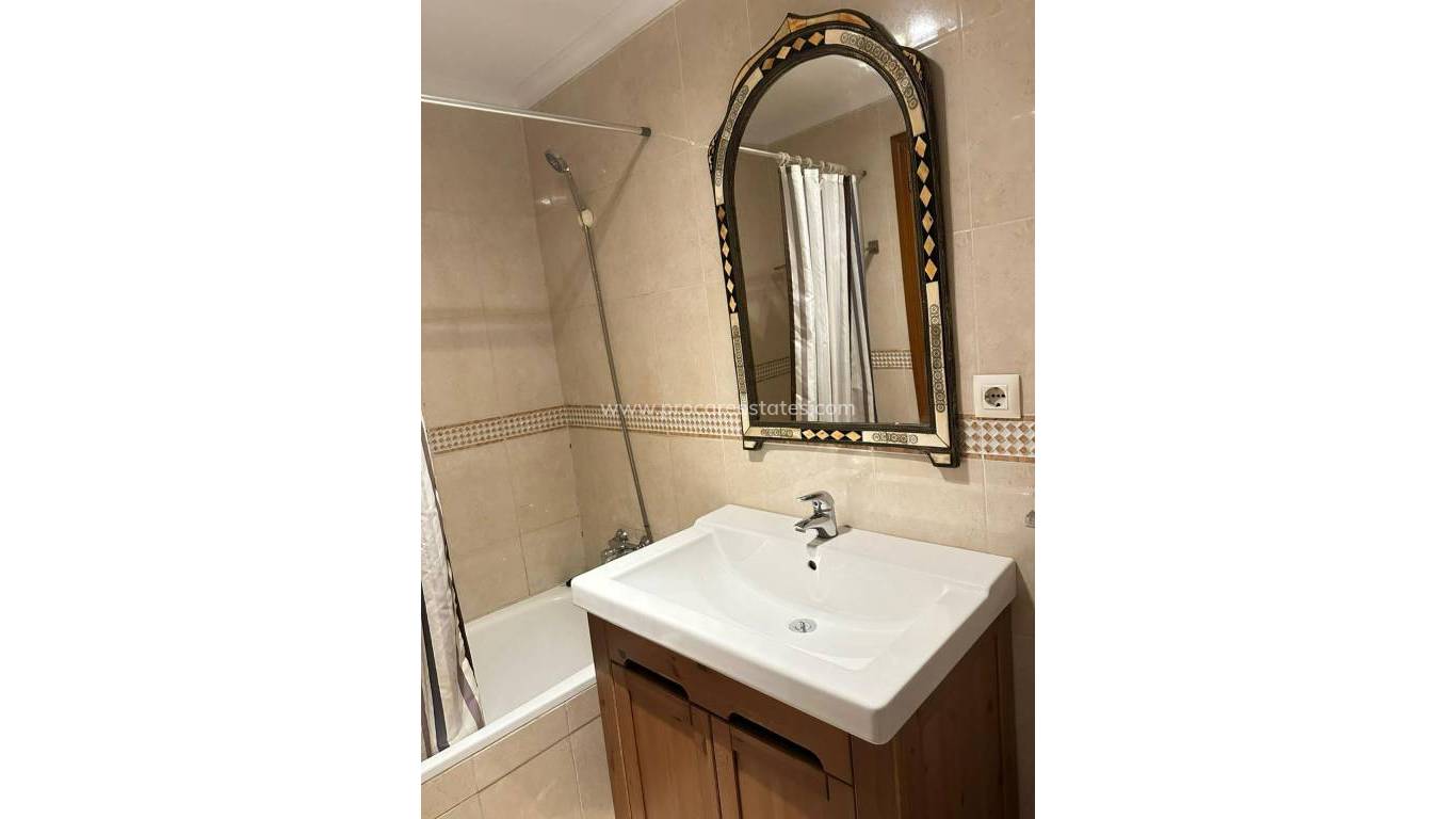 Resale - Apartment - Torrevieja - Torrevieja Center