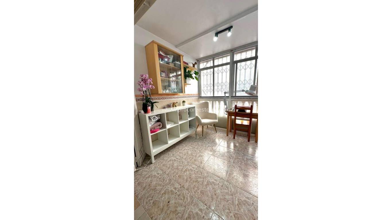 Resale - Apartment - Torrevieja - Torrevieja Center